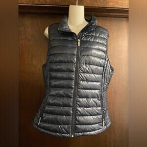 Tommy Hilfiger Brand Women's Medium Light Weight Packable Puffer Vest Navy & Red